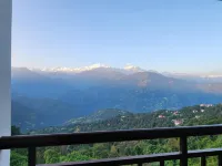 The Golden Retreat Hotel in Pelling - Mountain view