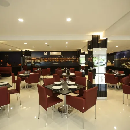 Holiday & Business Hotel - Em Frente ao Centro de Eventos e Arena Conda