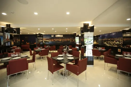 Holiday & Business Hotel - Em Frente ao Centro de Eventos e Arena Conda