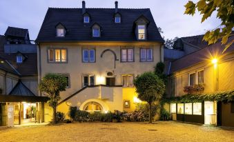 A la Cour d'Alsace by HappyCulture