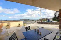 Bréhat gîte: full sea view, 200m from the beach Hotels in Perros-Guirec