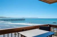 Oceanfront condo with PRIVATE deck. Pet friendly. Just a short walk to town.