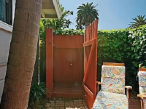 Surfside Cottage - 200 ft from the Sand