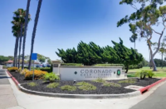 NEW Modern Island Getaway, sleeps 6, Dog Friendly!