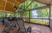 Our Happy Place with a view on Lake Sinclair