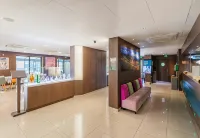 B&B Hotel Colmar Liberté 4 étoiles فنادق في Bischwihr