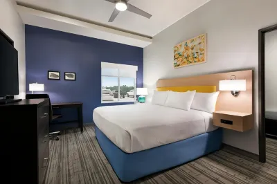 Days Inn & Suites by Wyndham Beaumont West / I-10 & Walden Hotels in Beaumont