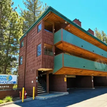 Snow Lake Lodge