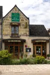 Logis Auberge le Colombien - Hôtel et Restaurant Отели в г. Сэнк-Марс-ла-Пиль