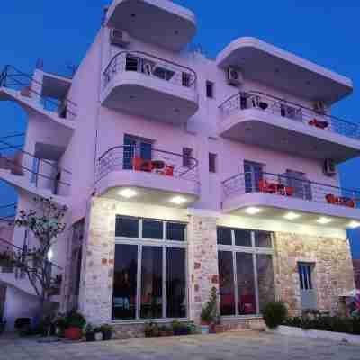 Vila Llaka Hotel Exterior