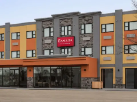 Ramada by Wyndham West Edmonton Hotel & Suites Hotels near TELUS World of Science - Edmonton