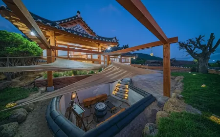 Gyeongju Gamseong Hanok Susu Отели рядом с достопримечательностью «Namsan Mountain»