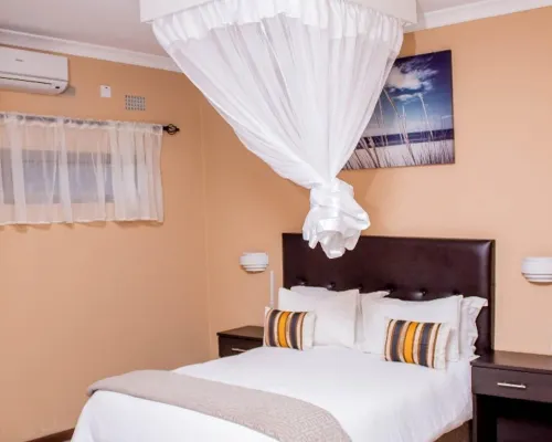 Rose Villa Lodge فنادق في كيتوي