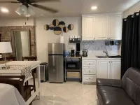 Peaceful & Private Studio #2 Hotel di Brownsville