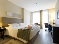 Mercure Salvador Pituba Hotels near Armacao
