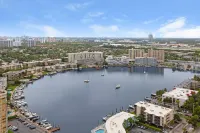 Pool Apartment w Balcony Gym Near Beach Hotels in Hallandale Beach