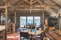 Chainlocker Hotels in Saint Mawes
