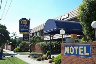 Hume Villa Motor Inn Hotels near Mercy College
