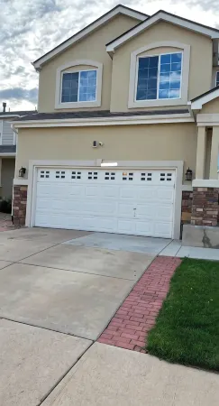 3 bedroom house 5 minutes away from the airport in Colorado Springs all for you. Отели в г. Колорадо-Спрингс