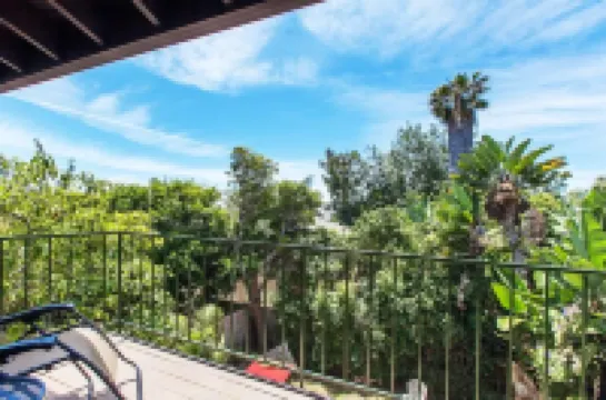 Private Outdoor Space and Close to Beaches - Serene Coastal Retreat