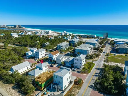 Gorgeous Inlet Beach Home close to 30A * 4 min walk to Beach * Bike to Rosemary