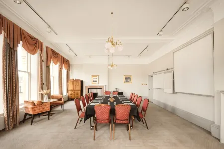 The County Hotel Отели в г. Карлайл