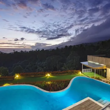 Giriwood Hotel & Villa Hotel berhampiran Air Terjun Jembong
