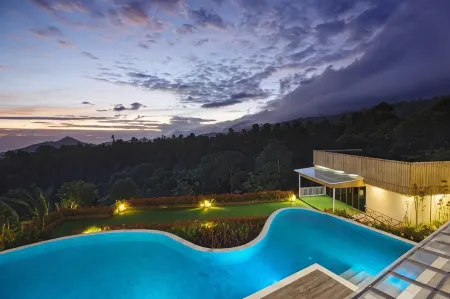 Giriwood Hotel & Villa Отели рядом с достопримечательностью «Gitgit Waterfall»