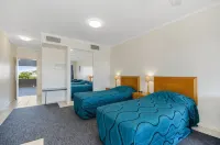 Madison Ocean Breeze Apartments - Beach