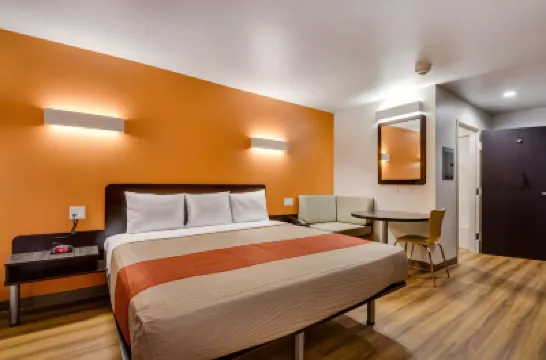 Motel 6 Tulsa, OK Hotel di Tulsa