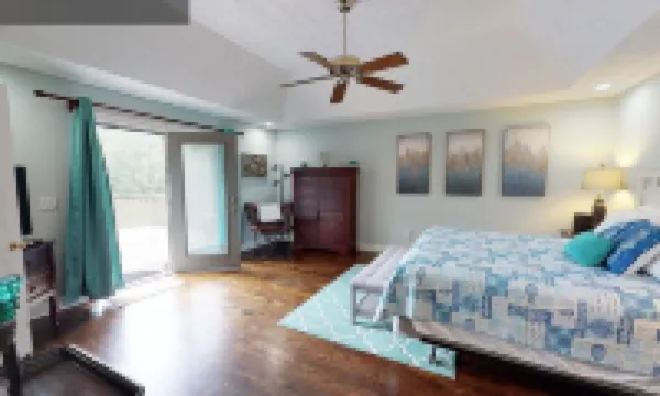 Stunning Views on Lake Lanier! Peaceful and quiet cove.