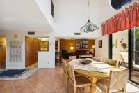 Island Townhouse Steps from the Ocean, Large Lanai, Heated Pool - Summer Avail