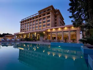 The Everest Hotel