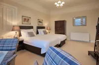 The Cedars Guest House - parking