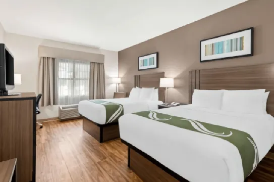 Quality Inn Fayetteville Near Historic Downtown Square