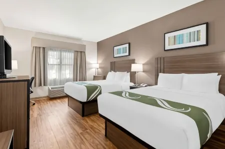 Quality Inn Fayetteville Near Historic Downtown Square Отели в г. Фейетт