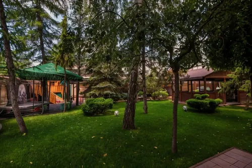 Hotel Golden House - parking