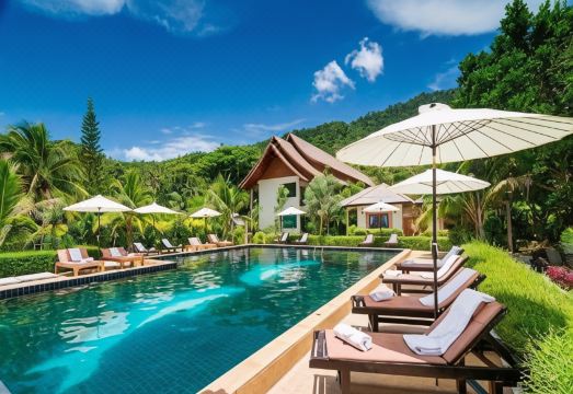 스타라이트 리조트 수영장 전경