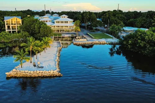 Dolphin Point Villas Hotels in Key Largo