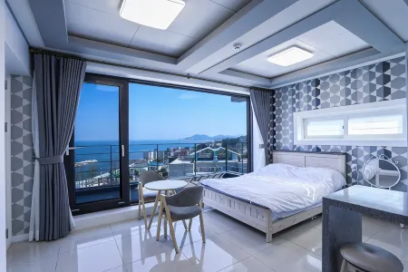 Yeongdeok White House Pension Отели рядом со станцией Jangsa Station