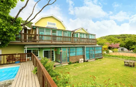 Ganghwa Obidos Pension Отели рядом с достопримечательностью «Dongmak Beach»