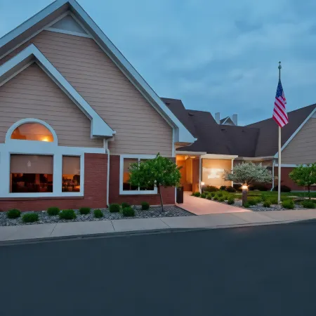 Residence Inn Buffalo Galleria Mall Отели рядом с достопримечательностью «Macy's  (Walden Galleria)»