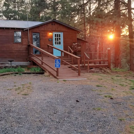 Holly's Hideaway, Cabin in the Woods