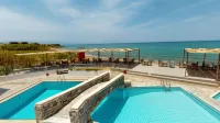 Dedalos Beach Hotel - Parkplatz