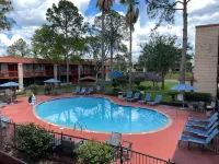 GreenTree Hotel & Extended Stay I-10 Fwy Houston, Channelview, Baytown - Pools