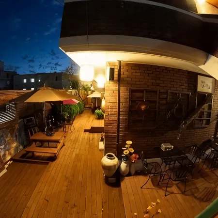 Jeonju Haemil Guesthouse Отели рядом с достопримечательностью «Jeondong Catholic Church»