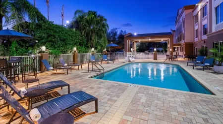 Best Western Plus Ambassador Suites Venice Отели в г. Венис