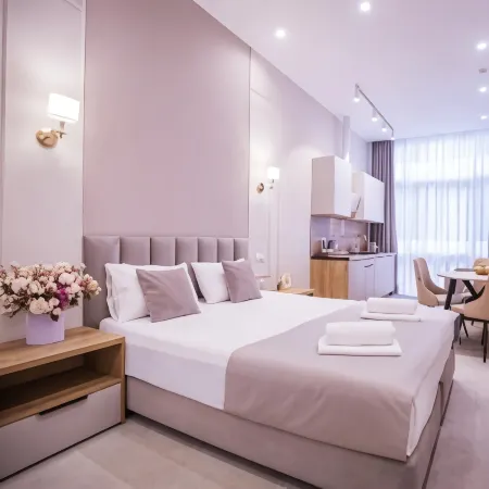 СЛ Лакшери (б. Санлайн Лакшери) Отели рядом с достопримечательностью «Набережная с табличками "новая волна"»