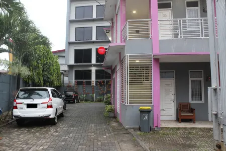 Puri Allisa Syariah Отели в г. Cipocok Jaya