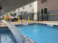 Super 8 by Wyndham Bedford DFW Airport West - Pools